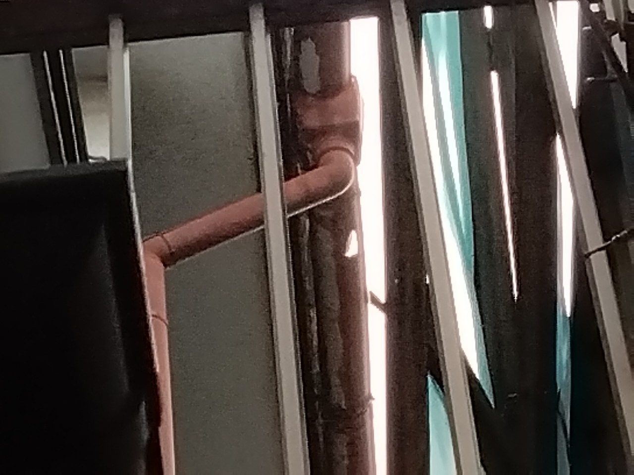 高砂市　樋　多数の穴開き